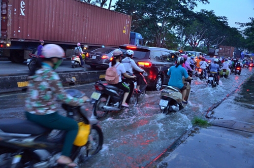 duong song sanh nuoc, nguoi sai gon bi bom loi ve nha hinh anh 6