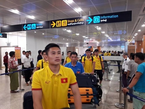 Những hình ảnh đầu tiên của tuyển Việt Nam tại Myanmar ảnh 1