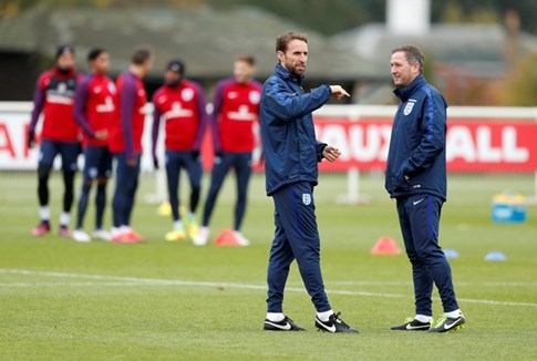 Rooney bất ngờ rút khỏi tuyển Anh - ảnh 2