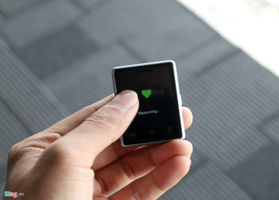 Smartphone nho nhat the gioi xuat hien o Viet Nam hinh anh 13