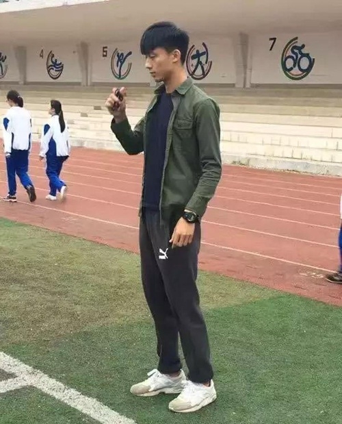 thay giao the duc dien trai nhu tran quan hy hinh anh 3