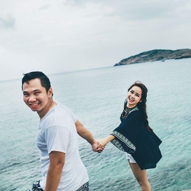 Chuyen tinh 17 nam ngot ngao cua chang co pho va “chi gai ket nghia”