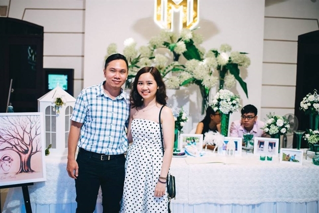 Chuyen tinh 17 nam ngot ngao cua chang co pho va “chi gai ket nghia”