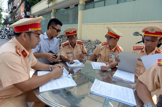 Tiến hành lập biên bản và đưa giấy hẹn ngày đến trụ sở nộp phạt