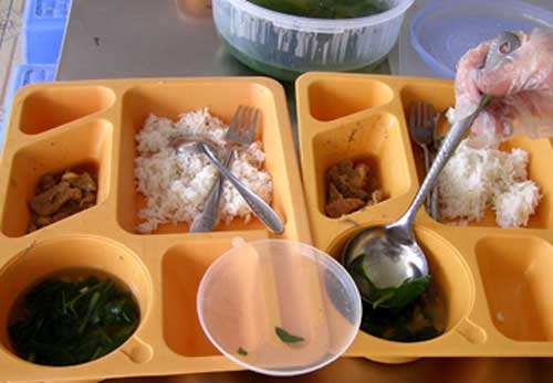 giat minh nhin bua trua cua tre viet va tre o nhung nuoc noi tieng thong minh - 1