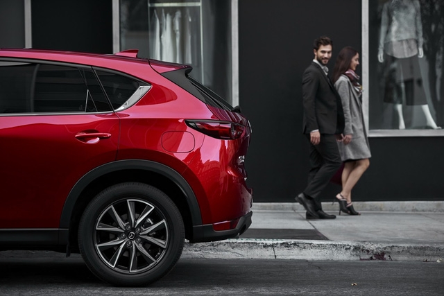  Hiện giá bán của Mazda CX-5 2017 vẫn chưa được công bố. 