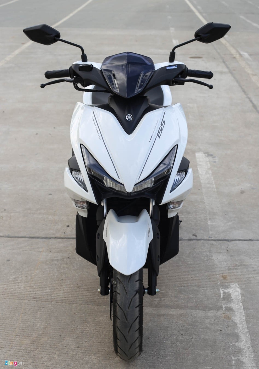 Chi tiet Yamaha NVX: Kich thuoc lon, dang the thao hinh anh 2