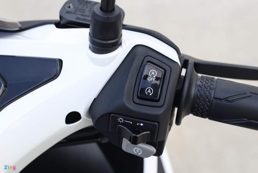Chi tiet Yamaha NVX: Kich thuoc lon, dang the thao hinh anh 17