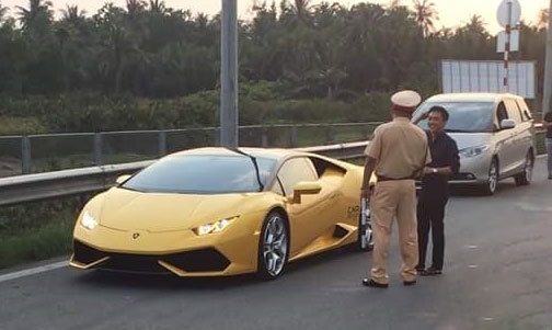 Cường Đô la vi phạm luật giao thông  0