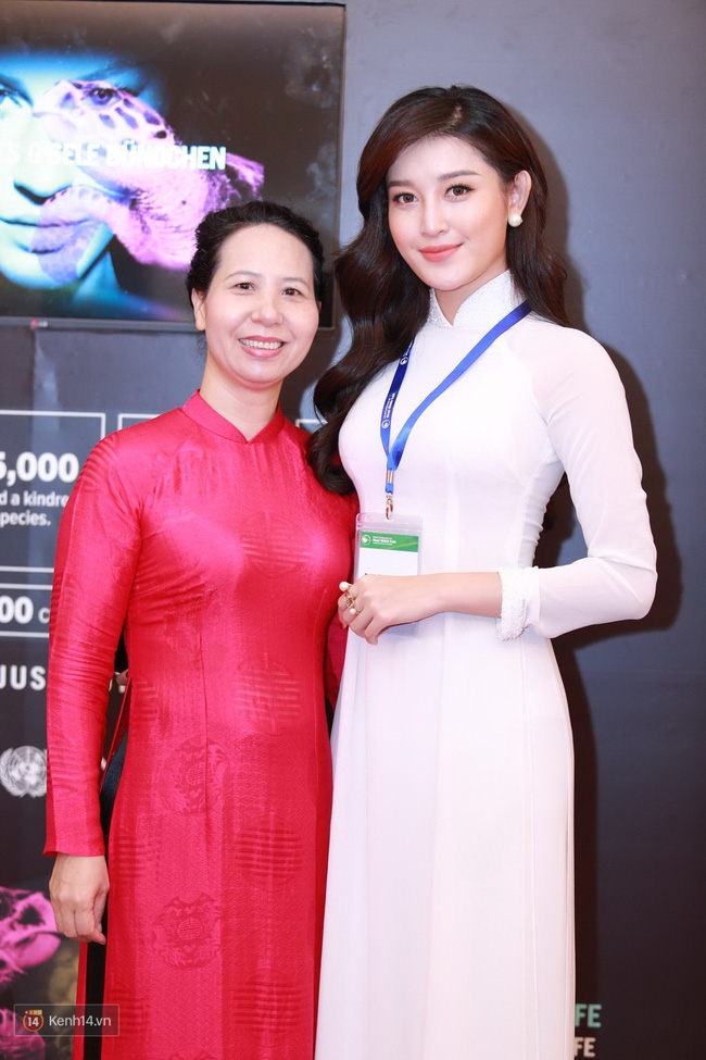 Huyền My diện áo dài trắng, rạng ngời đón tiếp Hoàng tử nước Anh - Ảnh 3.
