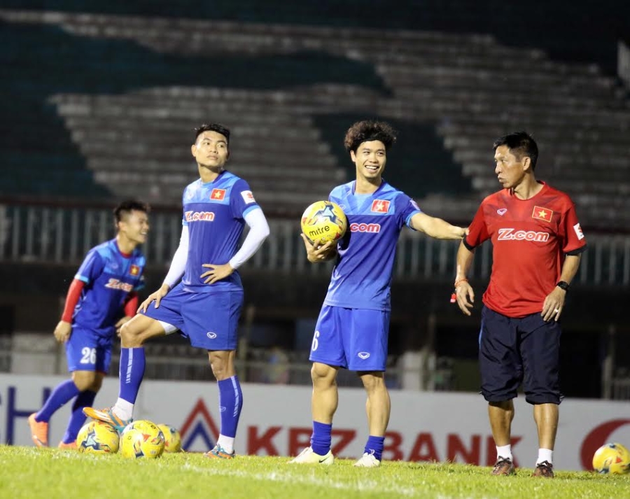 Tại sao Công Phượng chỉ xứng “vãn cảnh” ở AFF Cup?