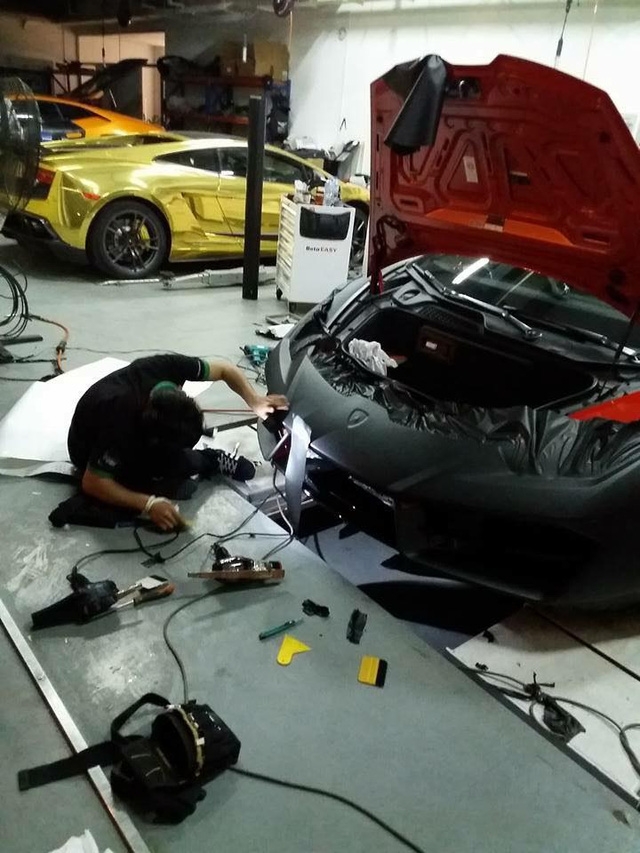Vừa tìm thấy chủ nhân, Lamborghini Huracan 16,5 tỷ Đồng được thay áo đen nhám cá tính - Ảnh 3.