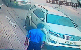Clip: Vụ cướp giật giữa Sài Gòn khiến nạn nhân ngã gãy xương vai