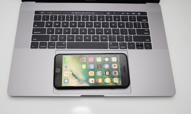 MacBook Pro với TouchBar về Việt Nam giá 73 triệu đồng