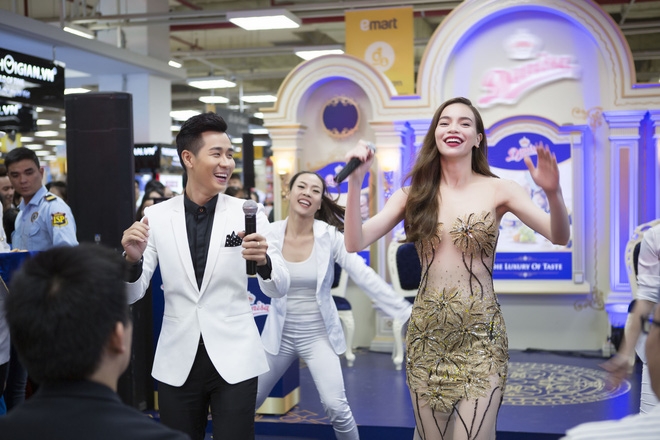 MC Nguyên Khang và Hà Hồ nhảy tưng bừng  - Ảnh 4.