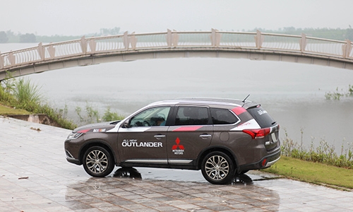 mitsubishi-outlander-doi-thu-xung-tam-cua-mazda-cx-5