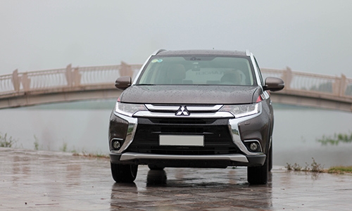 mitsubishi-outlander-doi-thu-xung-tam-cua-mazda-cx-5-1