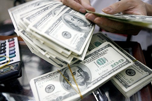 Ngan hang Nha nuoc tran an chuyen gia USD tang manh hinh anh 1