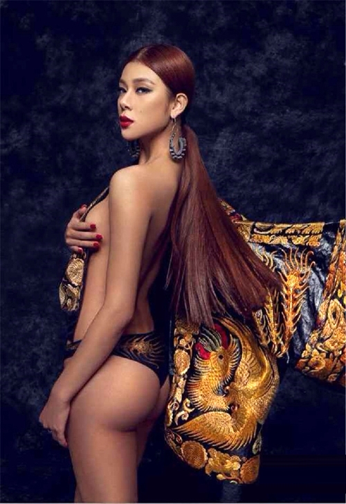 ve-dep-boc-lua-cua-hoa-hau-vung-trom-voi-tuyen-thu-lin-dan-5