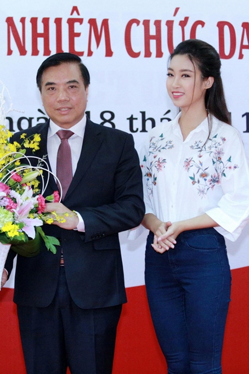 Đỗ Mỹ Linh mong thầy cô 'quên' mình là hoa hậu