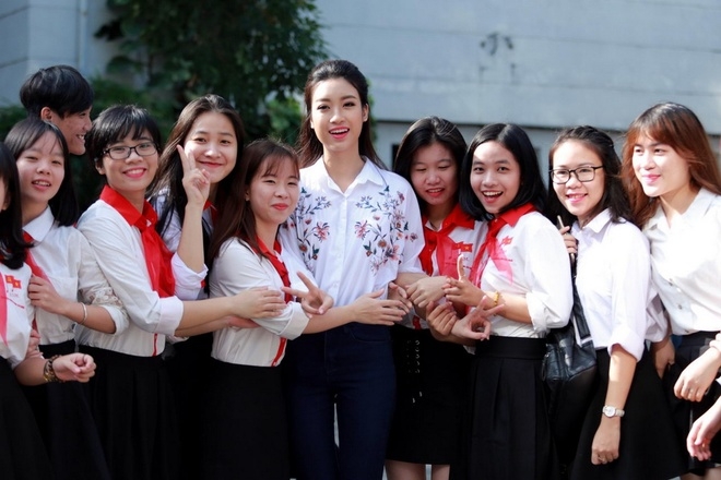 Đỗ Mỹ Linh mong thầy cô 'quên' mình là hoa hậu
