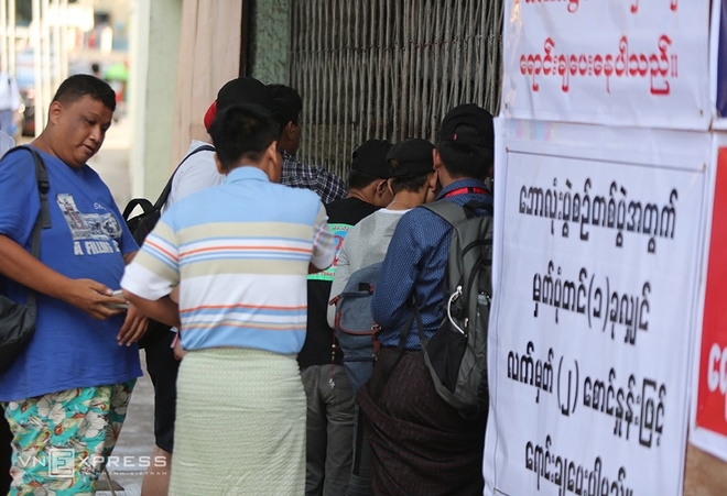 CĐV Việt Nam bị làm khó trước trận gặp Myanmar - ảnh thể thao