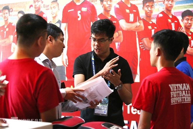 CĐV Việt Nam bị làm khó trước trận gặp Myanmar - ảnh thể thao