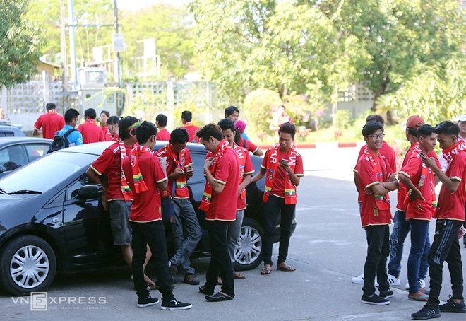 CĐV Việt Nam bị làm khó trước trận gặp Myanmar - ảnh thể thao