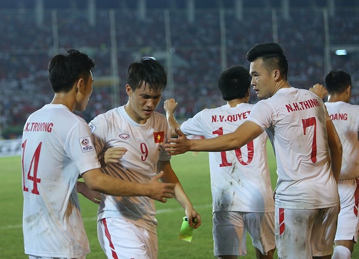 Công Vinh bật khóc khi ghi bàn thắng thứ 50 cho ĐT Việt Nam