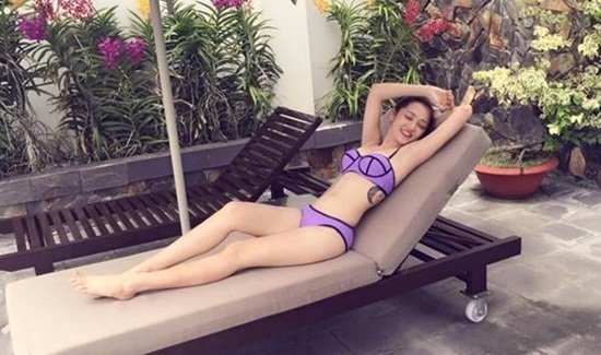 'Đứng hình' với bạn gái ngày càng nóng bỏng của Hồ Quang Hiếu