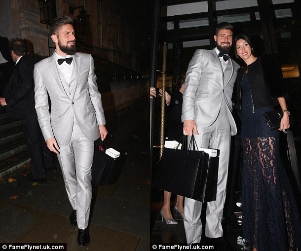Beckham lam fan MU nong mat vi chup anh voi Giroud hinh anh 3
