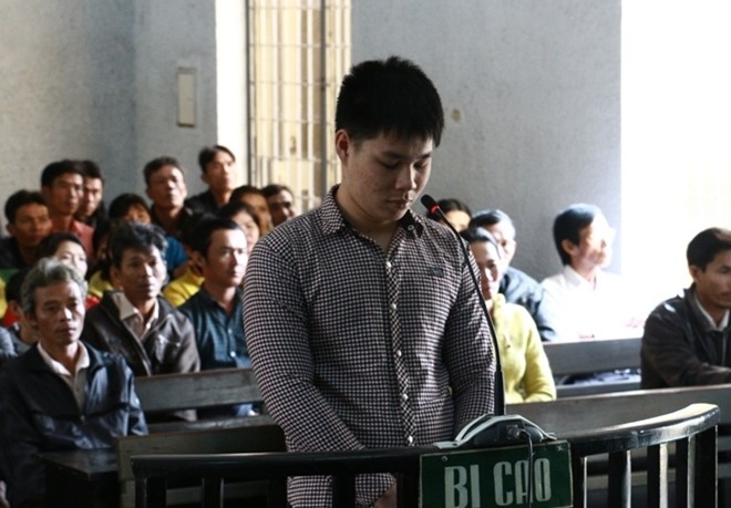 Ga trai 17 tuoi giet hang xom roi cuop vang hinh anh 1