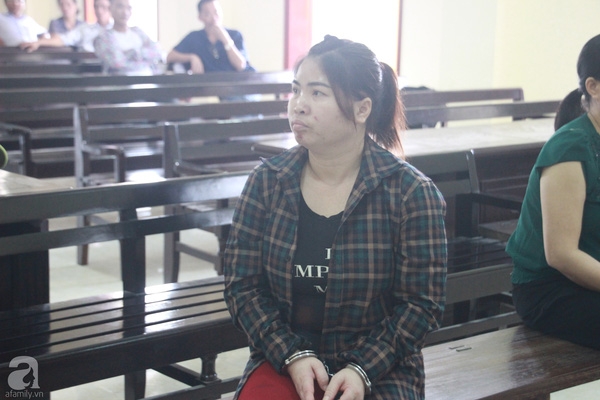 Mới về nhà chồng được 12 ngày, chị dâu nhẫn tâm bán em chồng và cháu sang Trung Quốc lấy tiền tiêu xài