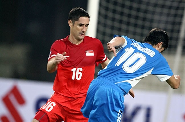 Lao tuong nhap tich 38 tuoi pha ky luc khoac ao Singapore hinh anh 1