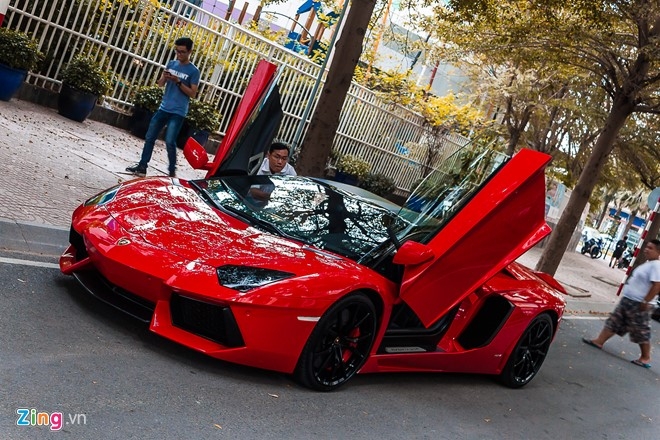 Loat sieu xe Lamborghini cua dai gia Viet dao pho hinh anh 2