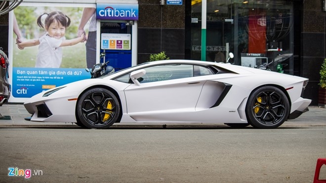 Loat sieu xe Lamborghini cua dai gia Viet dao pho hinh anh 4