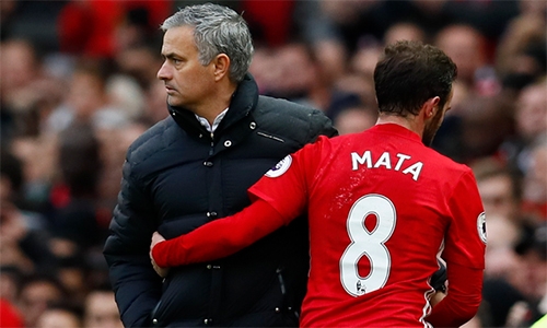 mourinho-noi-gi-voi-cau-thu-sau-khi-danh-roi-thang-loi-truoc-arsenal