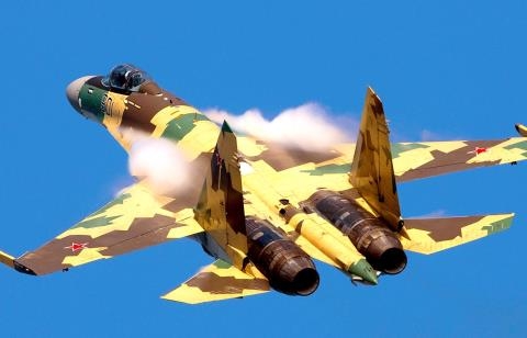 Su-35 kiem tra phong thu NATO, phuong Tay day song