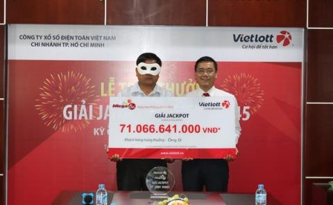  Trị giá giải đặc biệt 71 tỷ đồng được trao cho một khách hàng tên D. quê Quảng Ngãi, hiện đang ở và làm việc tại TPHCM 