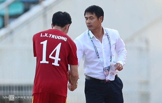 Xuân Trường 'chỉ đạo' đồng đội, giống Ronaldo - ảnh thể thao