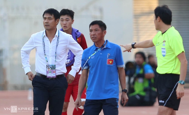 Xuân Trường 'chỉ đạo' đồng đội, giống Ronaldo - ảnh thể thao