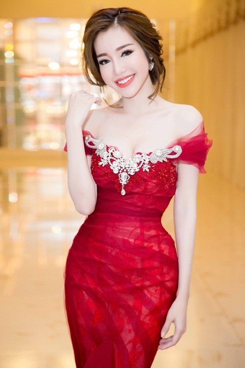 elly tran tu nguoi bi me chui thanh hot girl sexy van nguoi me hinh anh 8
