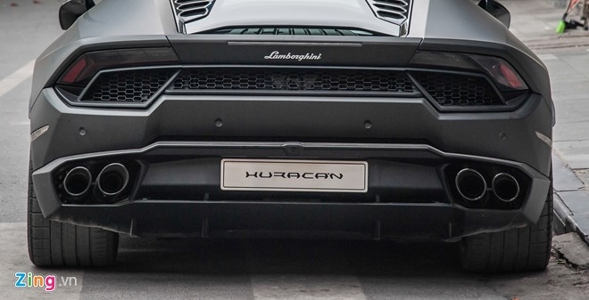 Lamborghini Huracan mau den mo doc nhat Viet Nam xuong pho hinh anh 5