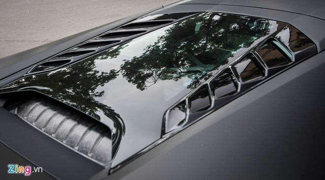 Lamborghini Huracan mau den mo doc nhat Viet Nam xuong pho hinh anh 7