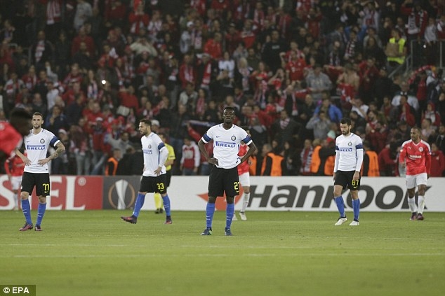 Inter bị lội ngược dòng thua 2-3 dù dẫn trước 2-0