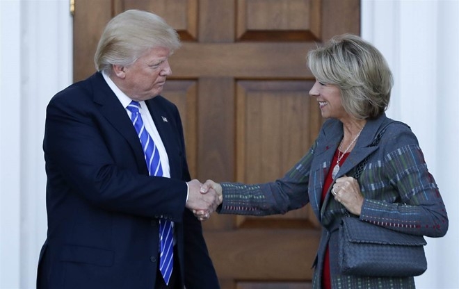 Ong Trump chon nu ty phu lam Bo truong Giao duc My hinh anh 1