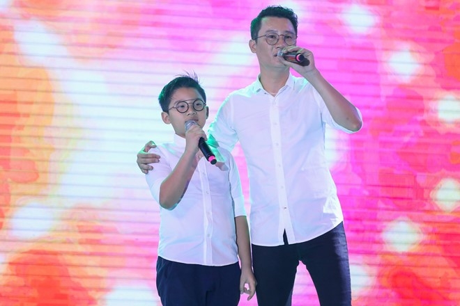Pham Huong coi ao khoac de nhay cung MC Phan Anh hinh anh 6