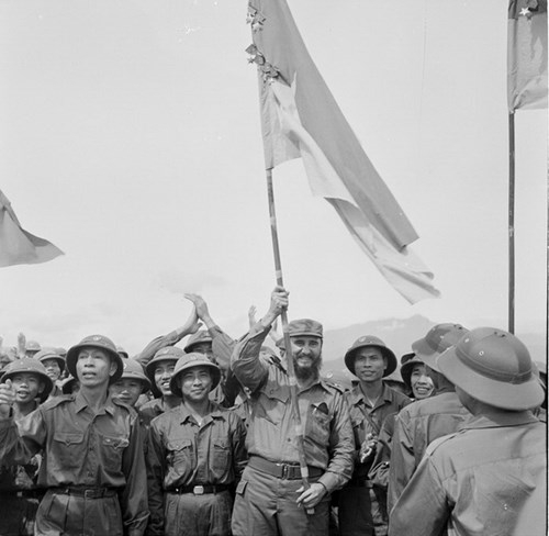 Những hình ảnh không thể nào quên khi Fidel Castro đến Việt Nam ảnh 1