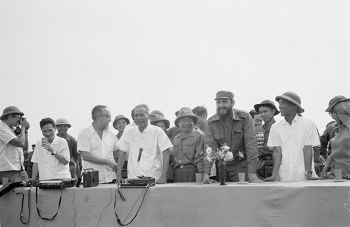 Những hình ảnh không thể nào quên khi Fidel Castro đến Việt Nam ảnh 2
