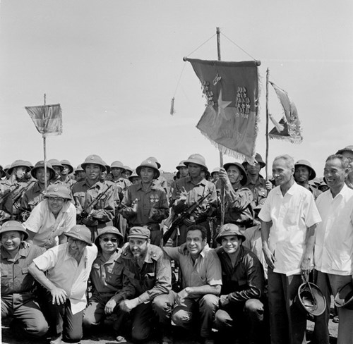 Những hình ảnh không thể nào quên khi Fidel Castro đến Việt Nam ảnh 3